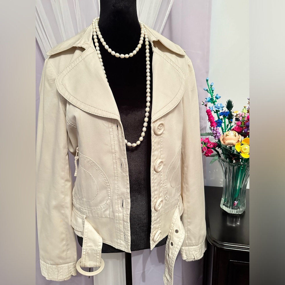 VERO MODA Beige short Jacket.